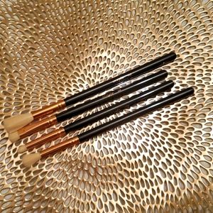 Give Me Glow makeup brushes